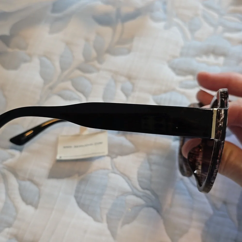 Sean John Designer Sunglasses 🌞 - Picture 4 of 7